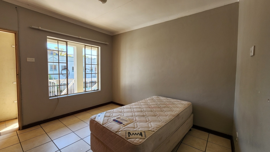 To Let 2 Bedroom Property for Rent in Kannoniers Park North West